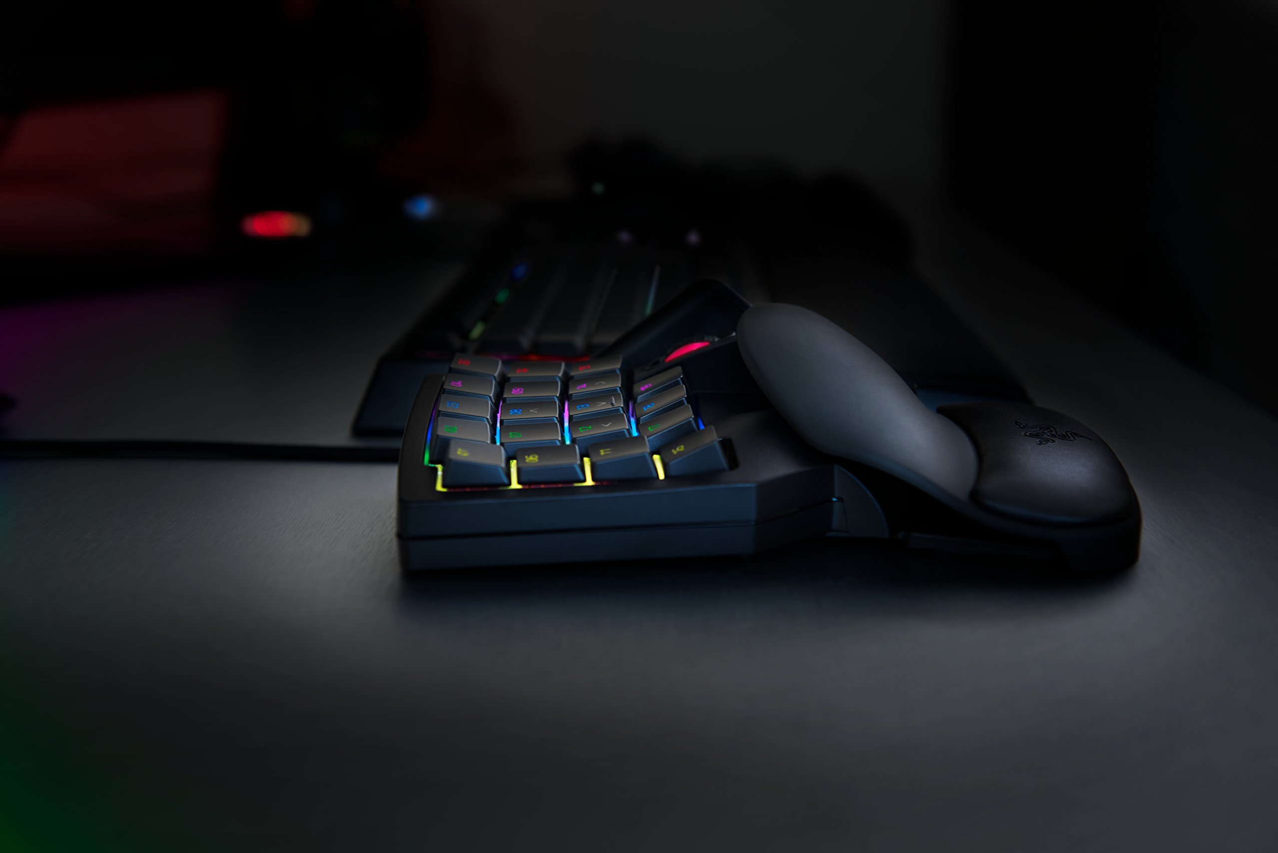 Razer Tartarus V2 Gaming Keypad: Mecha-Membrane Key Switches – 32 Programmable Keys – Customizable Chroma RGB Lighting – Programmable Macro Functionality
