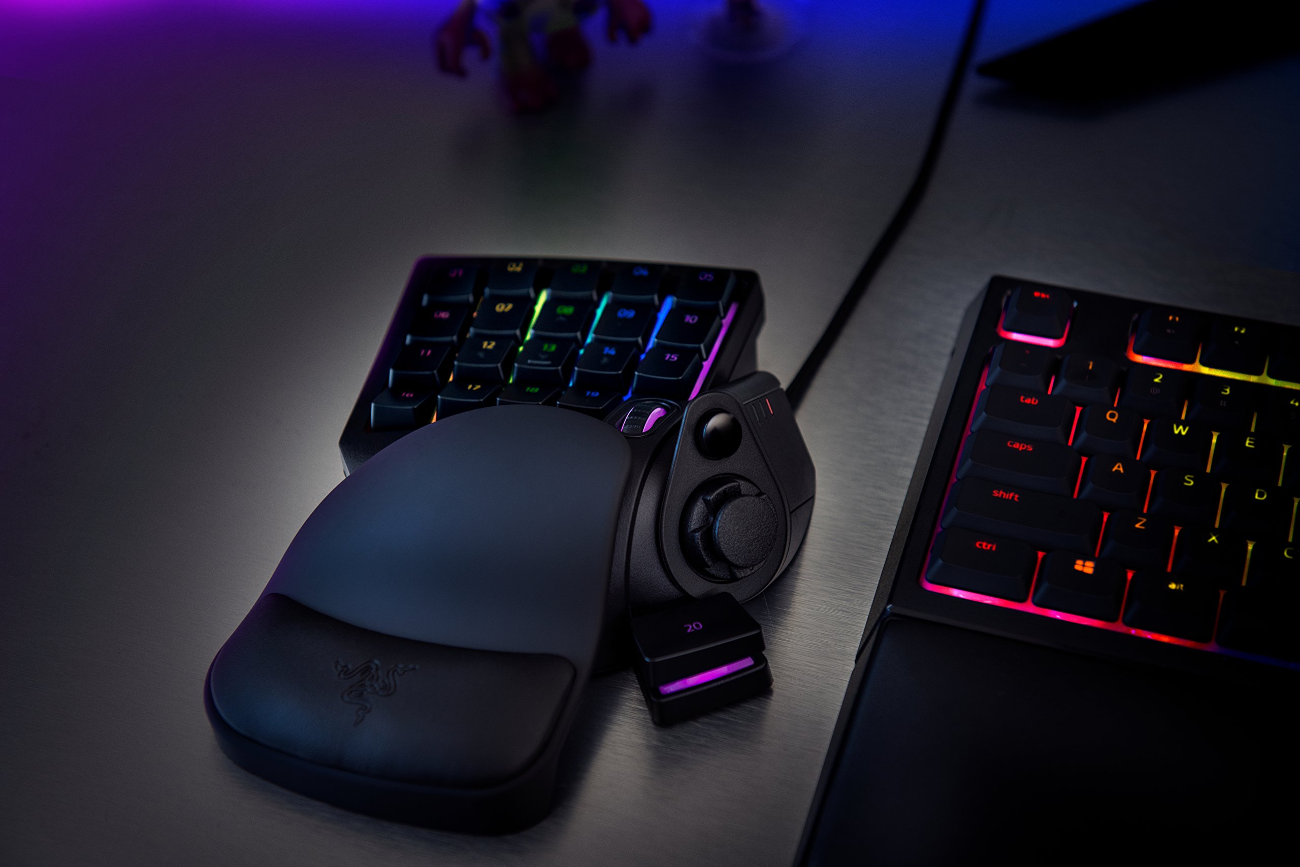 Razer Tartarus V2 Gaming Keypad: Mecha-Membrane Key Switches – 32 Programmable Keys – Customizable Chroma RGB Lighting – Programmable Macro Functionality