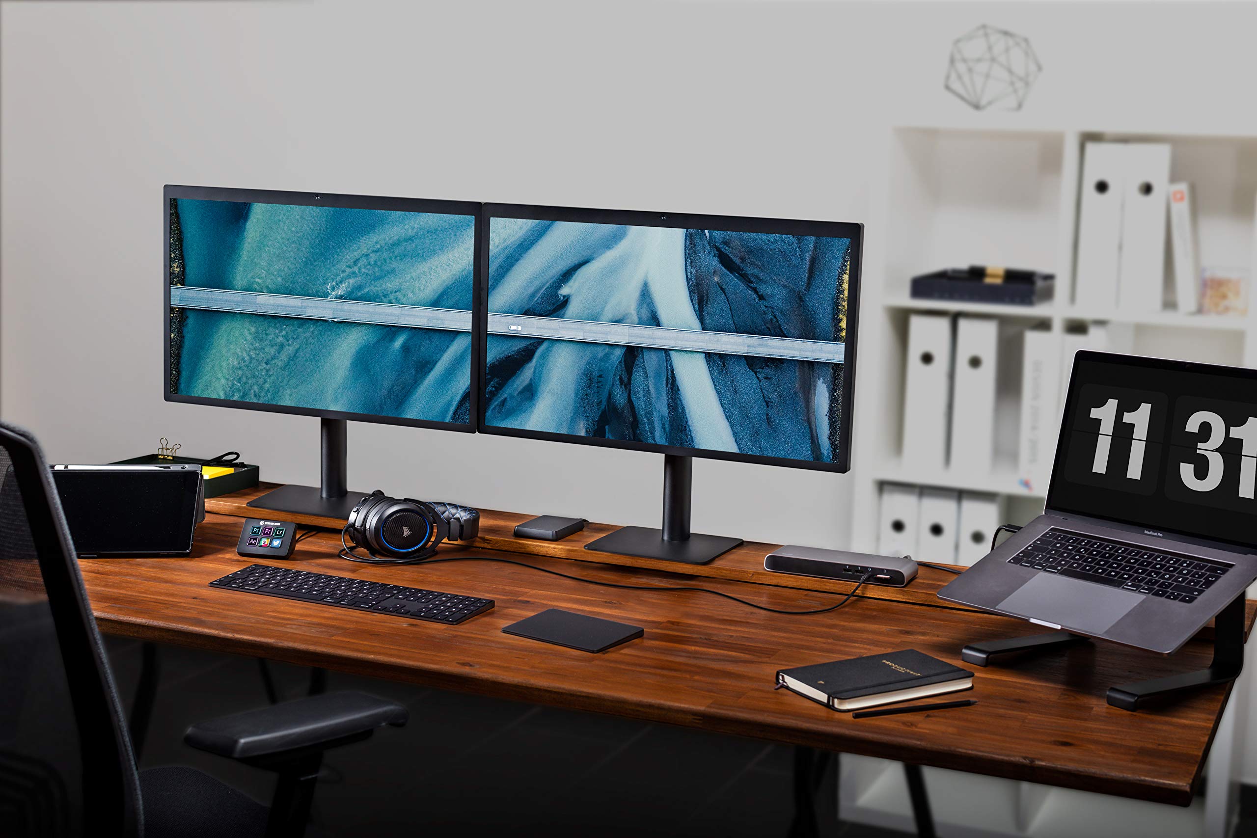 Elgato Thunderbolt 3 Pro Dock – With 50 cm Thunderbolt cable, 40Gb/s, dual 4K support, 2x Thunderbolt 3 (USB- C), 4x USB 3.0,SD/Micro SD Card Reader, Audio I/O, Gigabit Ethernet, aluminum chassis.